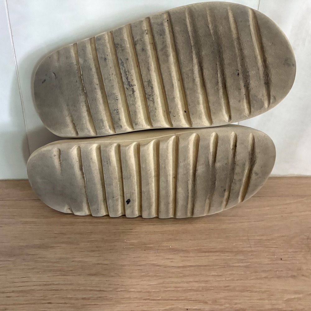 Adidas Yeezy Slides Bone Colorway Mens Size 10 - Picture 5 of 5